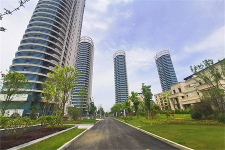 一实小南邻平房带院一套4室2厅1卫48万150m2出售